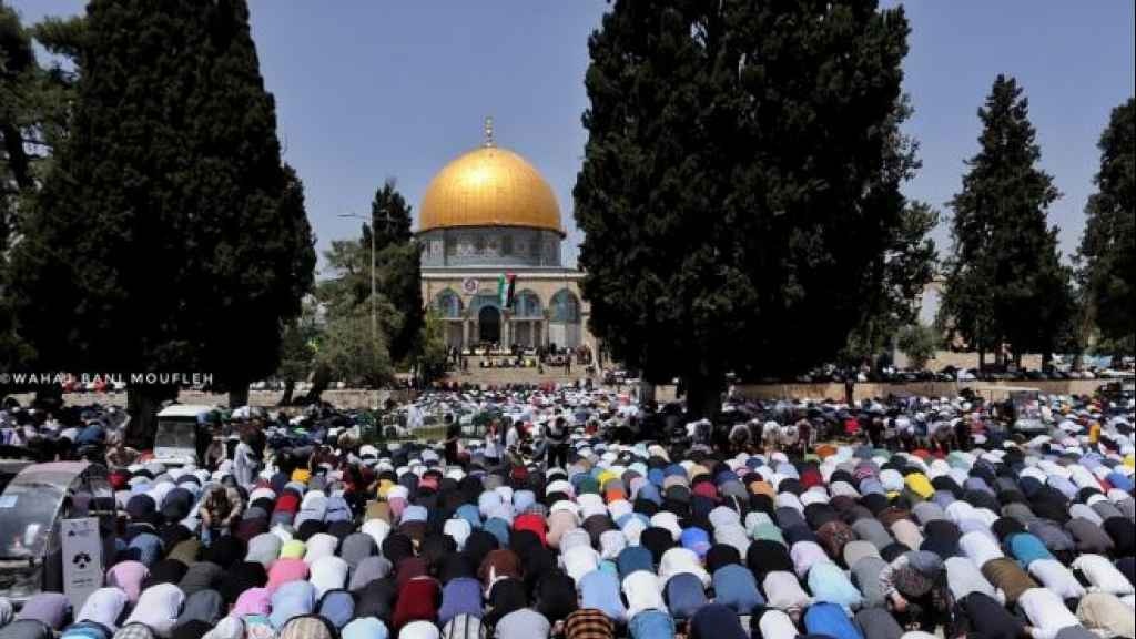 160 ألف شخص أدّوا صلاة الجمعة في المسجد الأقصى