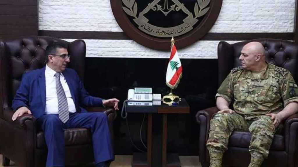 الأوضاع العامة على الطاولة بين عون وحجار