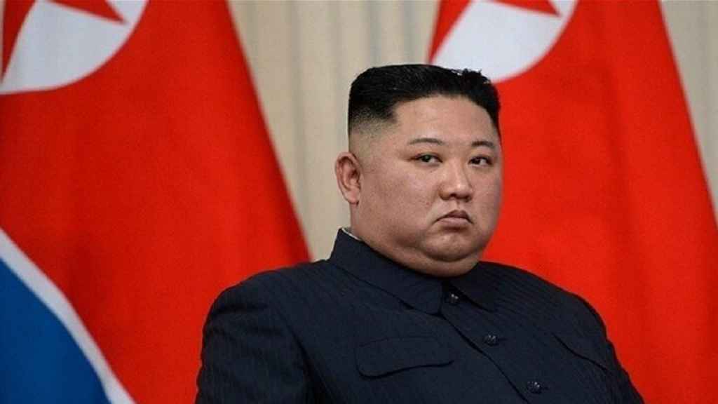 كيم جونغ أون ينتقد تراخي المسؤولين إزاء تفشي كوفيد-19