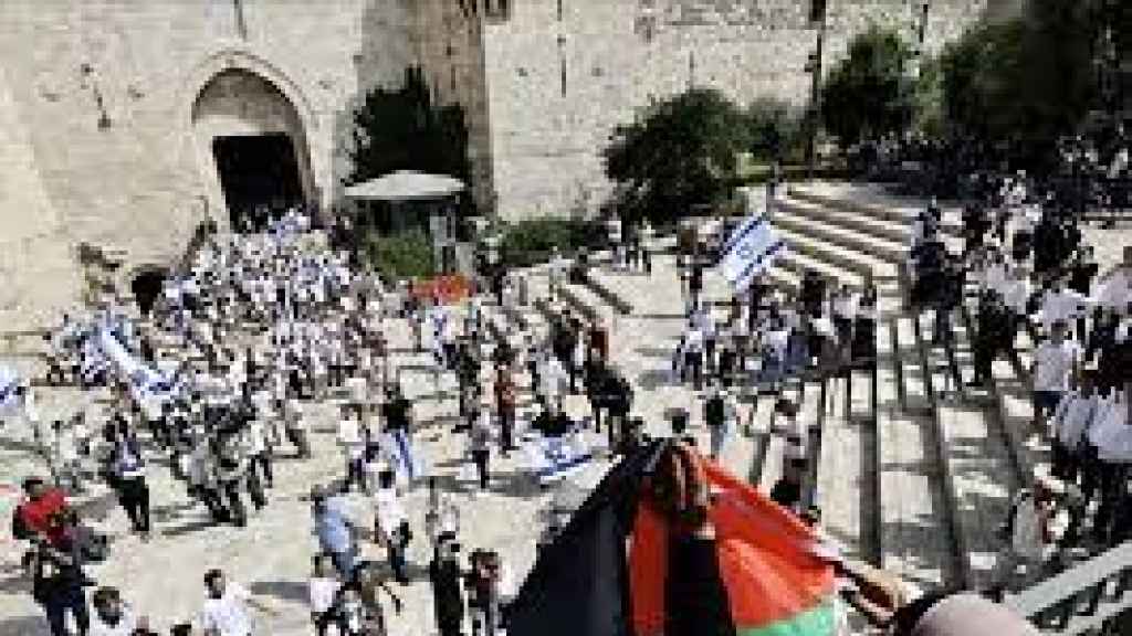 لبنان في انهياره وفلسطين في مأساتها.. ولا حلول
