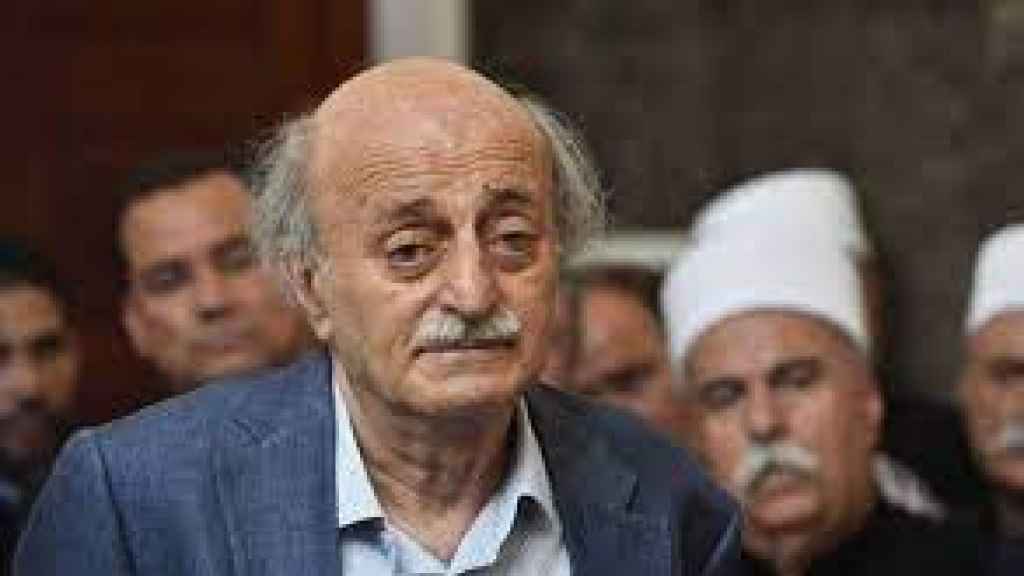 جنبلاط يقرع جرس الإنذار للأغلبية.. والرهان على الاستشارات والتكليف