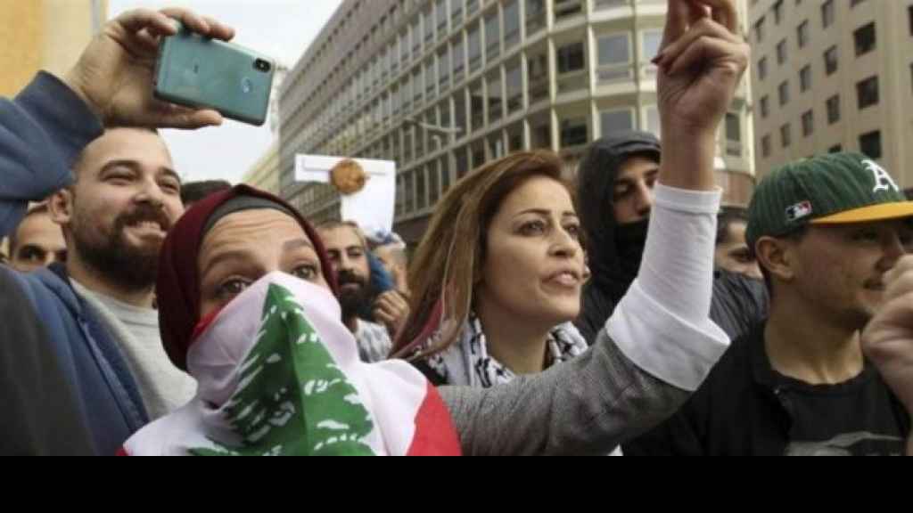 هل تتوقف الدولة عن سداد رواتب موظفيها؟