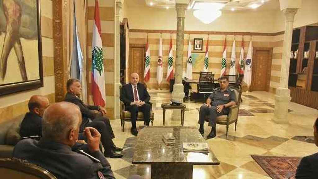 قضية المكافآت المالية الضخمة تتفاعل وسكوت مريب للمعنيين