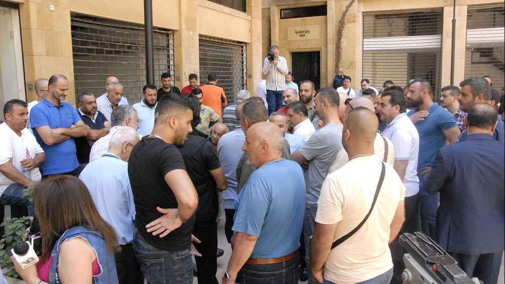 تحالف السلطة يضعف خيار التغيير.. وجنبلاط يتخوّف من تأخير الاستشارات!