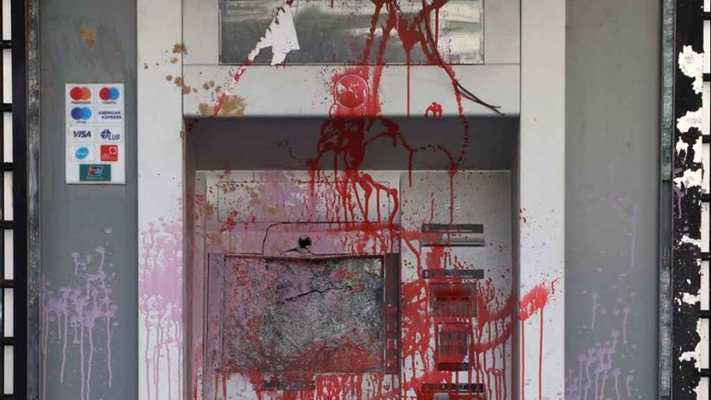 خبير اقتصادي يكشف عن اسباب الأزمة والحل المؤلم لها