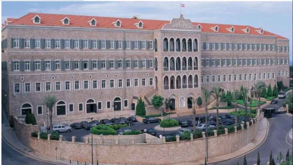 ساعات حاسمة في مسار التأليف والأنظار على 