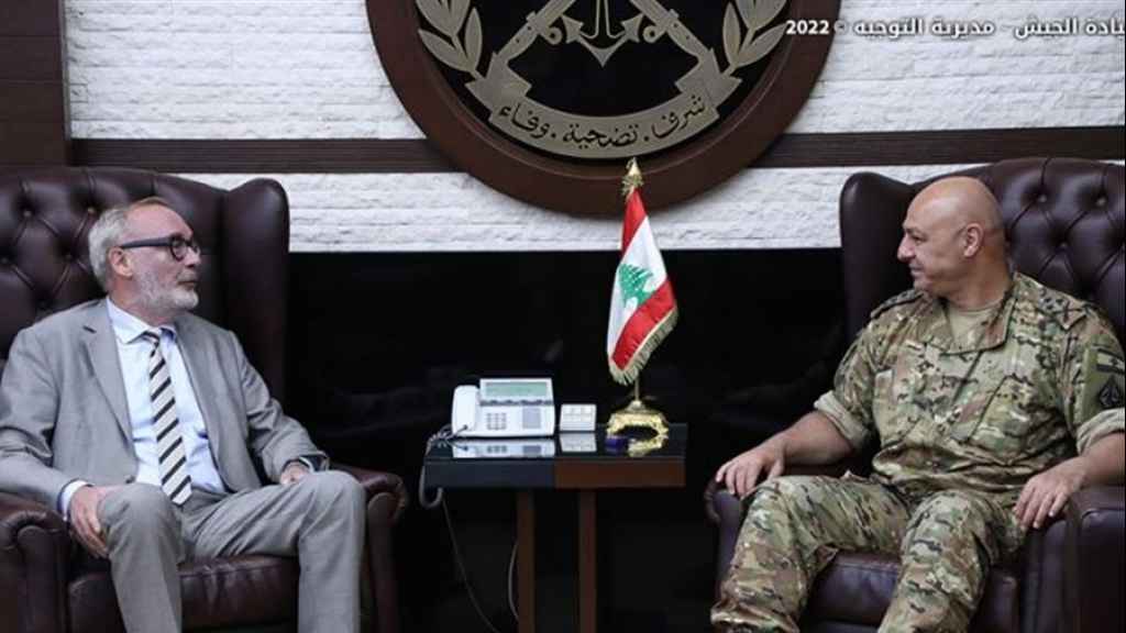 قائد الجيش عرض مع السفير البلجيكي علاقات التعاون بين جيشي البلدين