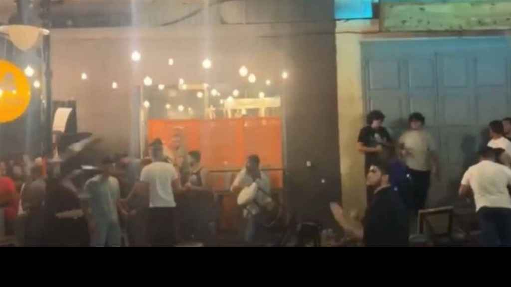 بالفيديو - تحرّش بها فتسبب بإشكالٍ عنيفٍ هز إهدن.. 