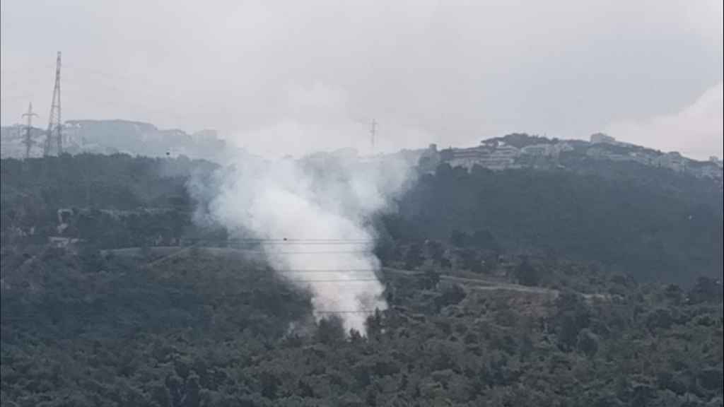 الدفاع المدني:  اندلاع النيران على طريق المتن السريع صعوداً في أحراج رومية وبنقاط مغايرة و منفصلة عن التي اشتعلت يوم أمس