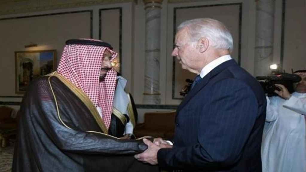 الملك سلمان يلتقي بايدن في قصر السلام في جدة