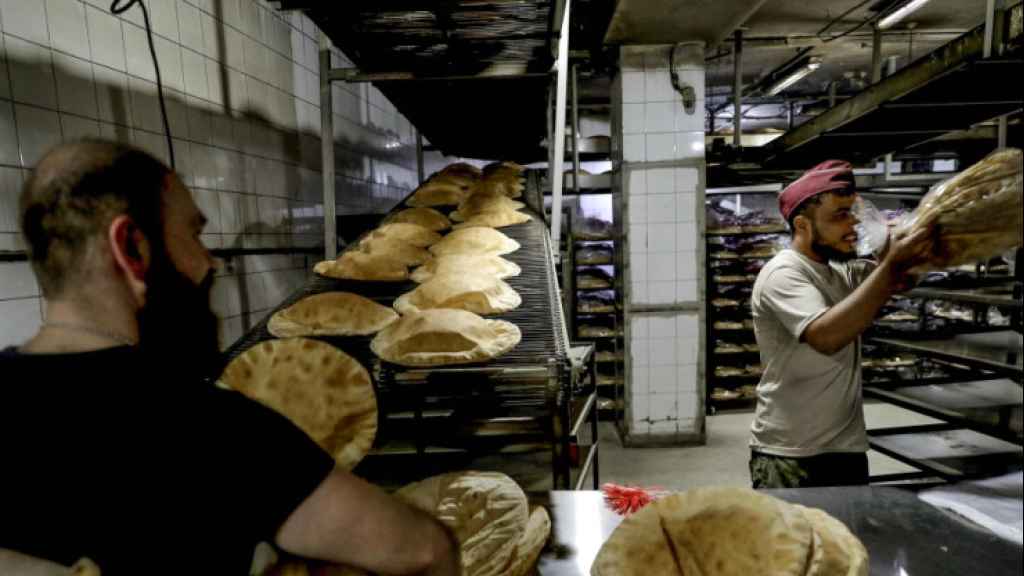 الخبز بالقطّارة حتى نيسان 2023