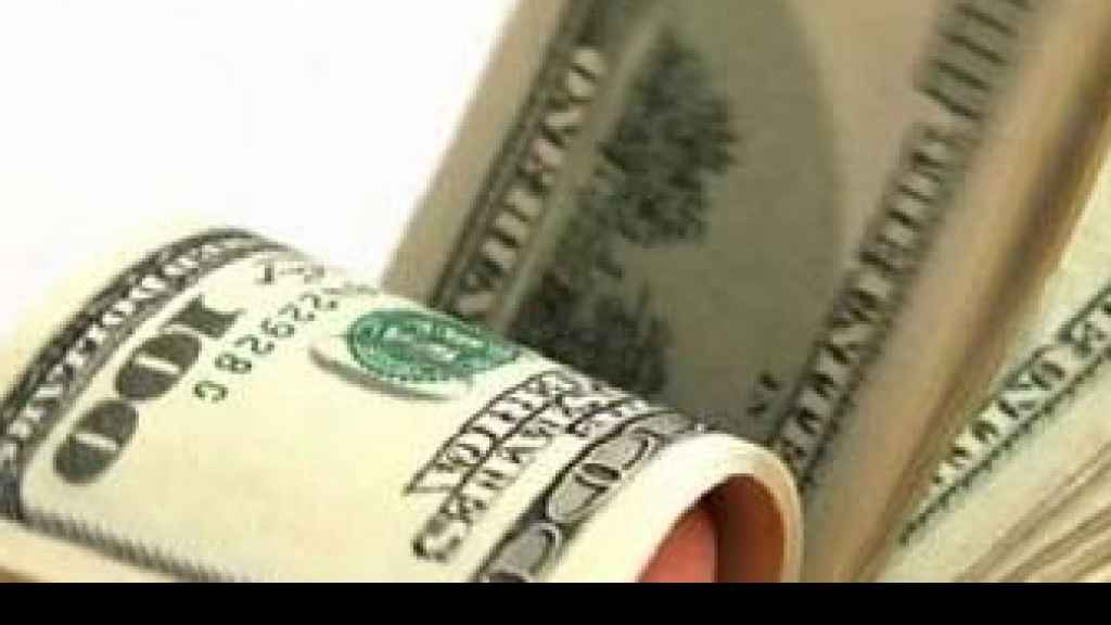 تسعيرة صباحية مرتفعة لصرف الدولار في السوق السوداء