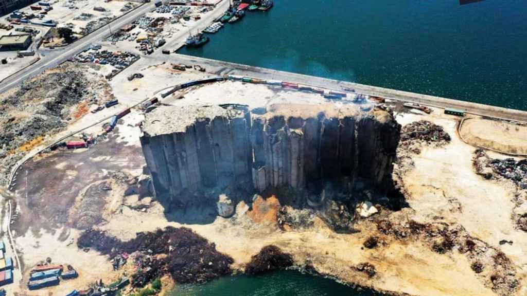 قمصان بيضاء ملطخة بالأحمر.. هكذا ستنطلق المسيرات الشعبية في ذكرى إنفجار المرفأ