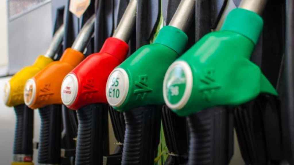 تراجع جديد لسعر البنزين.. إليكم كم بلغ ثمنه