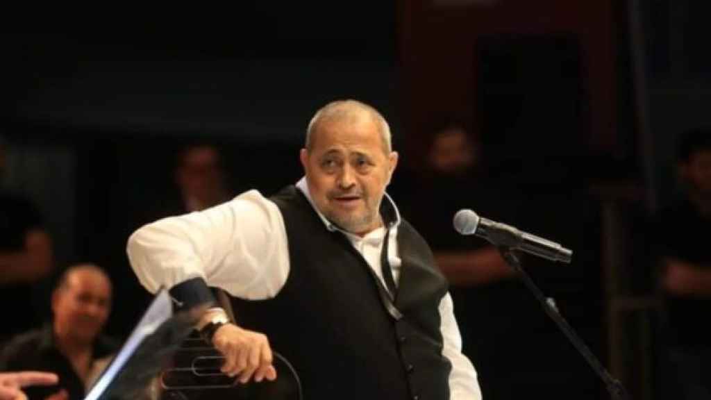 بالفيديو: جورج وسوف يغني لأول مرة بحضور ابنته “عيون” من طليقته القطرية!