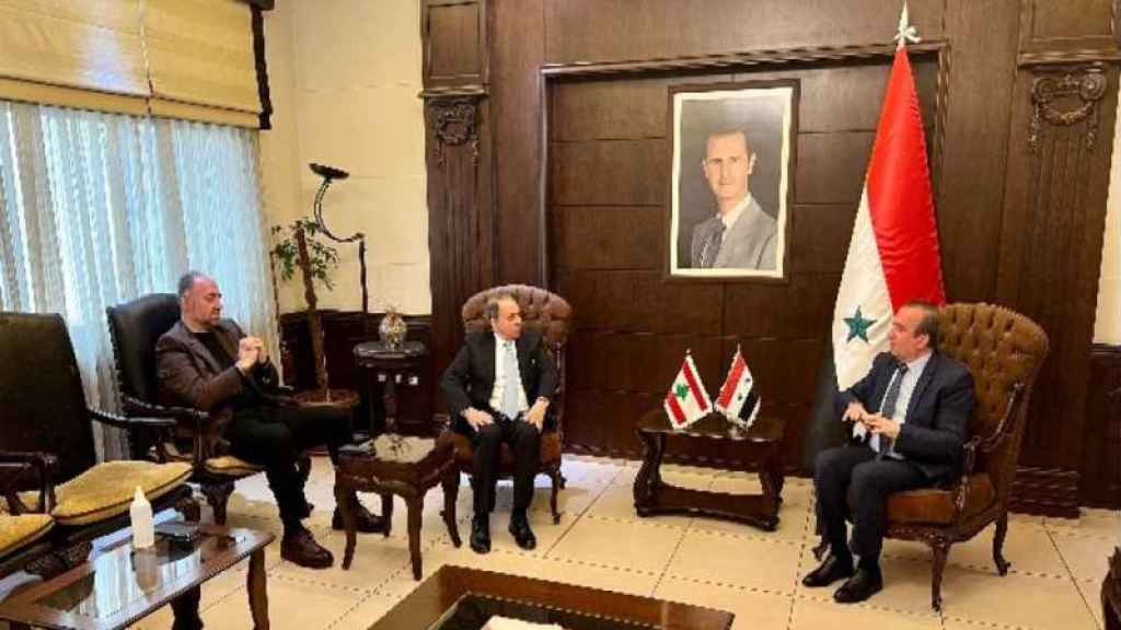   *وصول وزير المهجرين عصام شرف الدين إلى سوريا على رأس وفد حيث استُقبل في صالون الشرف قبل لقائه عدداً من المسؤولين من بينهم وزير الداخليّة*