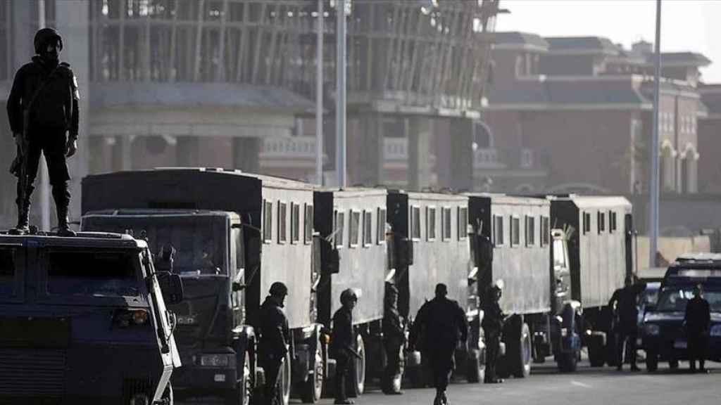 طرحها أرضا وكاد أن يخنقها! فيديو لبلطجى حاول قتل طبيبة مصرية فسبب لها كسر في الجمجمة