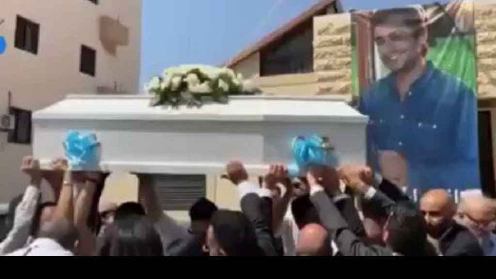 بالفيديو| تشييع الفنان جورج الراسي إلى مثواه