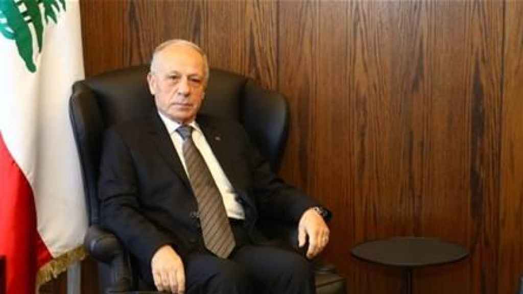 وزير الدفاع يعلن مضاعفة الرواتب 3 مرات