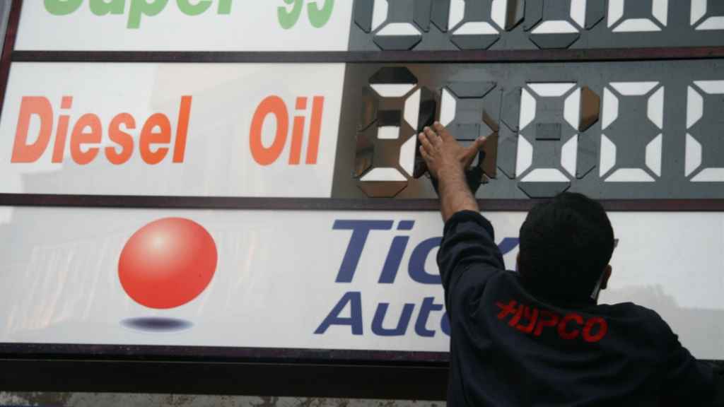 بعد انخفاضها أمس.. أسعار المحروقات تحلق من جديد