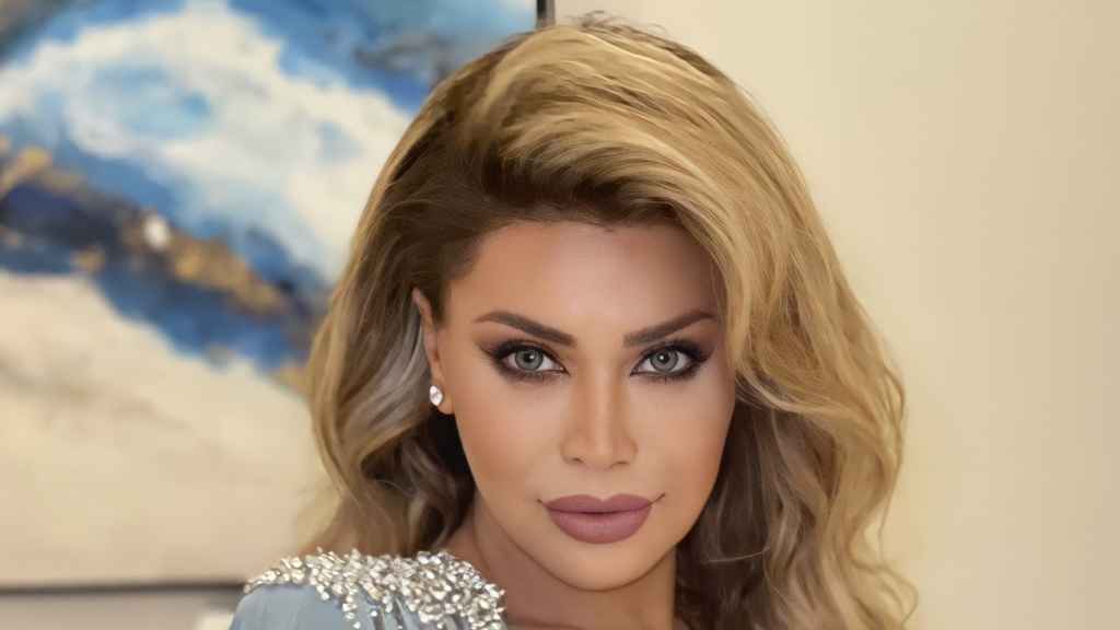 (بالصور) بحضور السيسي... النجمة الذهبية نوال الزغبي تستعرض إطلالتها بـ الجامبسوت الأزرق في أوبريت نصر أكتوبر