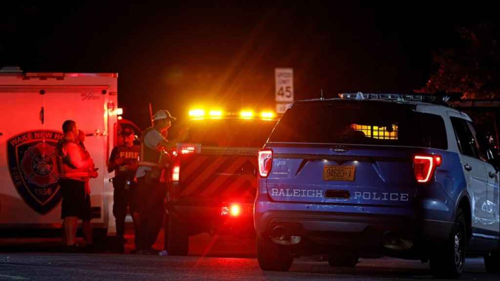 5 قتلى بينهم شرطي في حادث إطلاق نار في نورث كارولاينا الأميركية