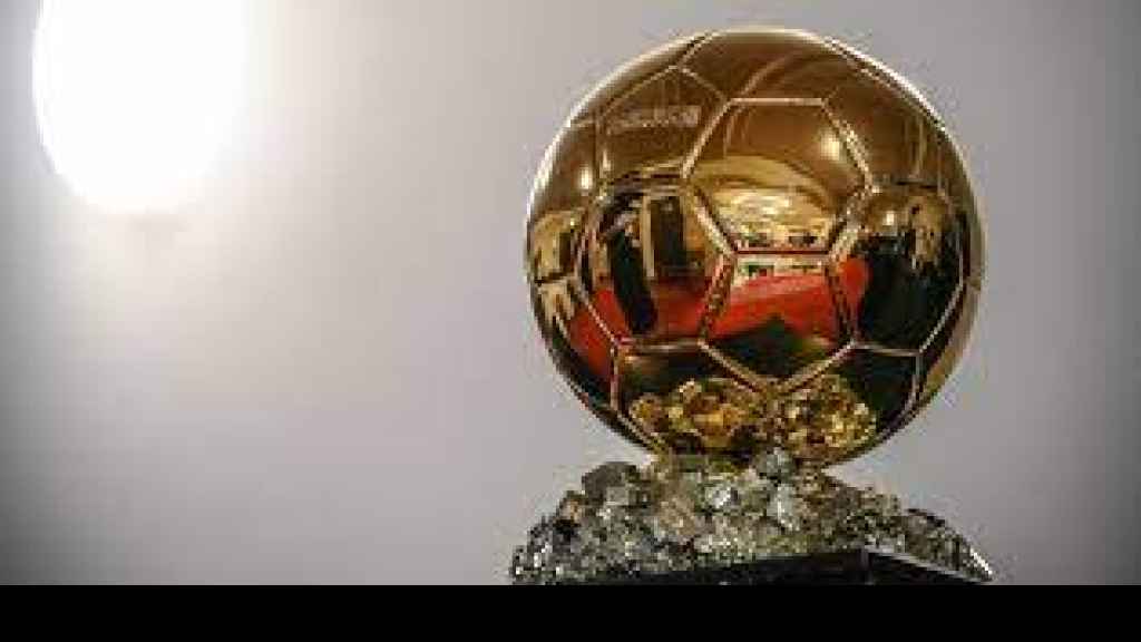 قيمتها لا تزيد عن 3 آلاف يورو.. هل الكرة الذهبية مصنوعة من الذهب حقاً؟