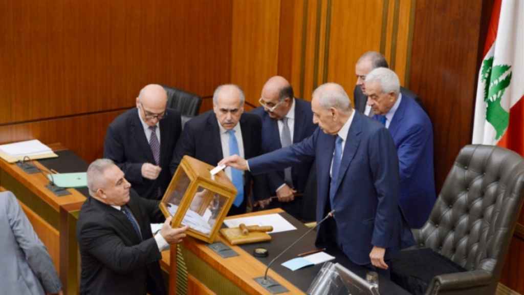 رئيس الجمهورية سيوقع مرسوم قبول الاستقالة واتفاق وزرائه على مقاطعة تصريف الأعمال: إجراءات عون لشل حكومة ميقاتي