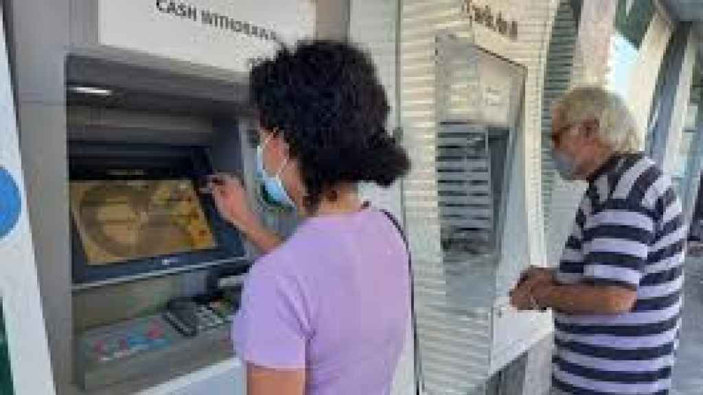 المصارف تبدأ خطة إقفال الفروع