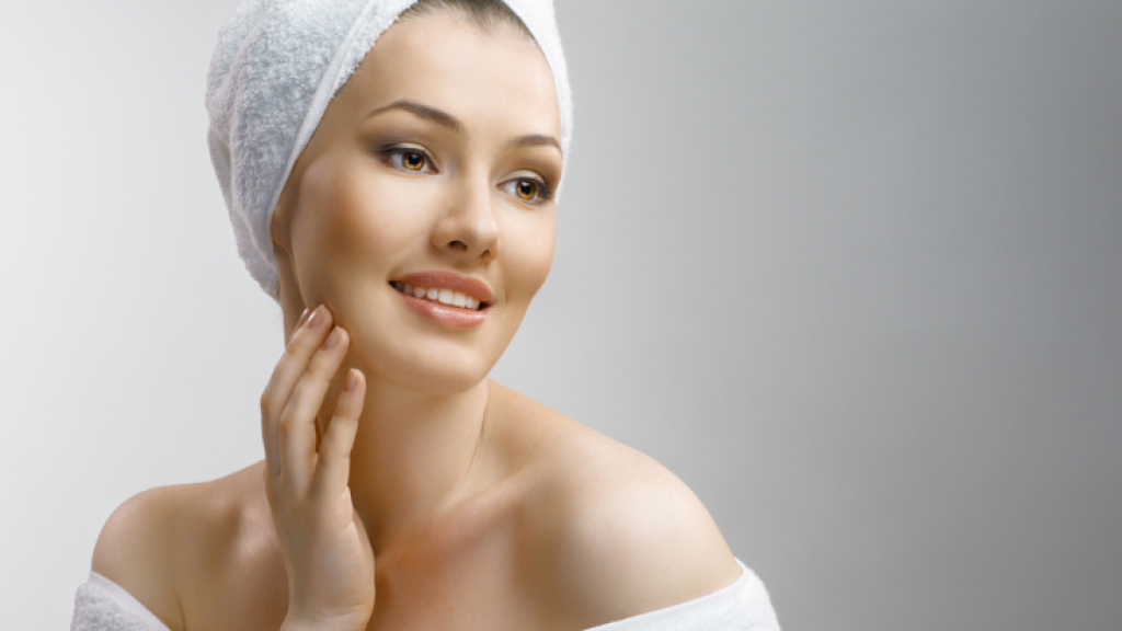 وداعاً لمستحضرات التجميل.. أطعمة تساعد في الحصول على بشرة صحية