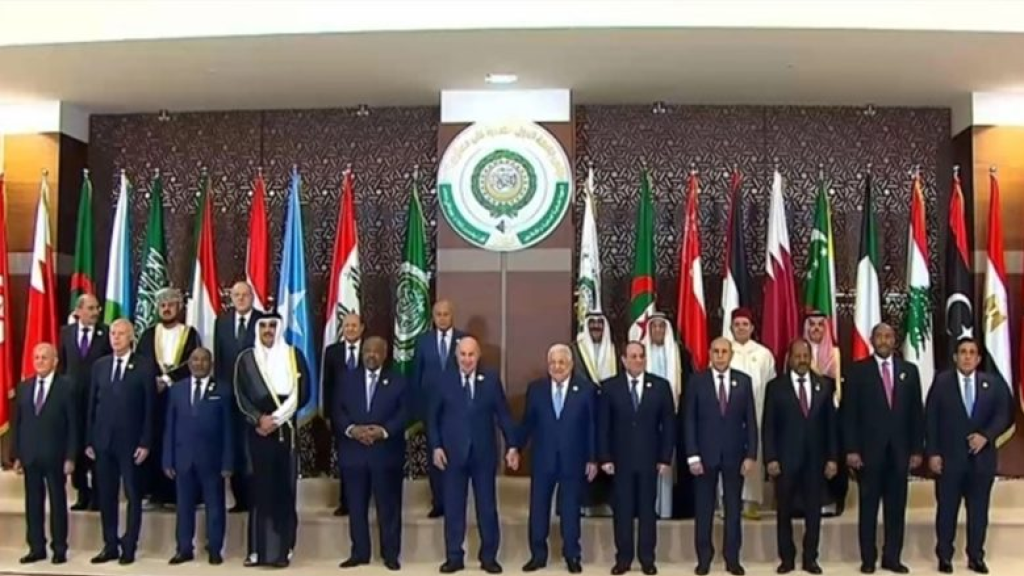 إعلان “قمة الجزائر”.. تأكيد التمسك بمبادرة السلام العربية