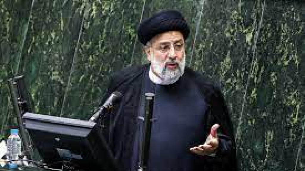 السيد رئيسي: المرأة الإيرانية تحظى بنصيب كبير من إنجازات البلاد