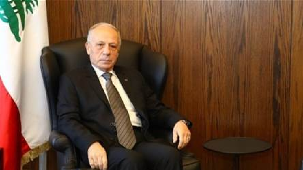 إتّصالٌ بين وزير الدفاع ونظيره الإيرلندي… والأخير “قلقٌ”!