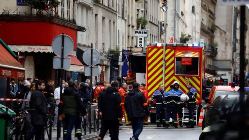 يوم دامٍ في باريس.. مقتل ثلاثة أشخاص بحادثة إطلاق نار وسط المدينة