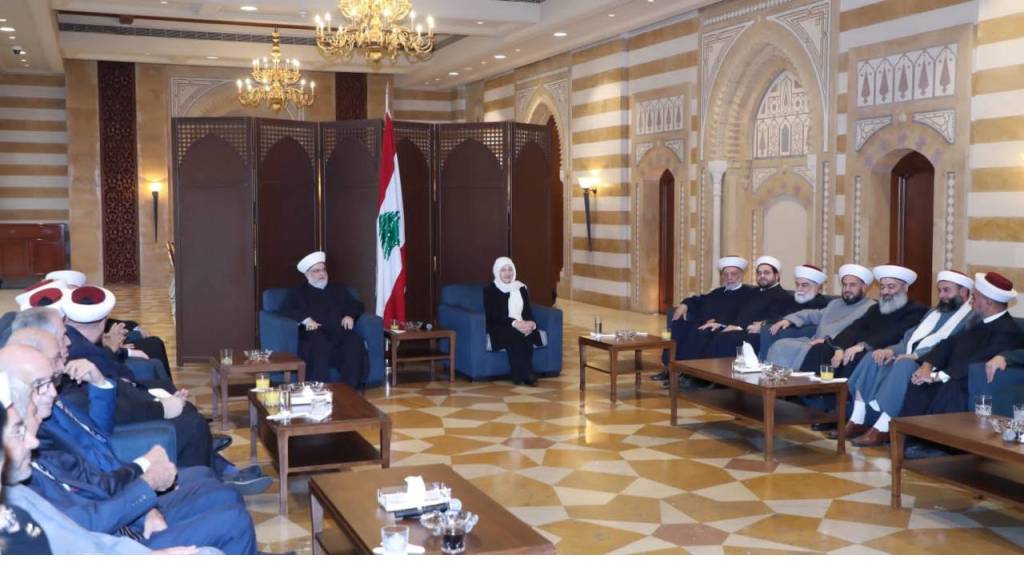 الحريري يُكرم المفتين في بيت الوسط