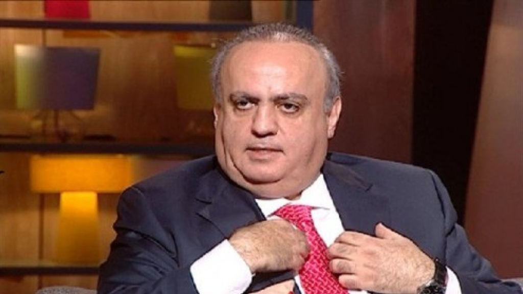 وهاب: من ينهب مئات شاحنات الرمل يوميًا من منطقة المطار؟
