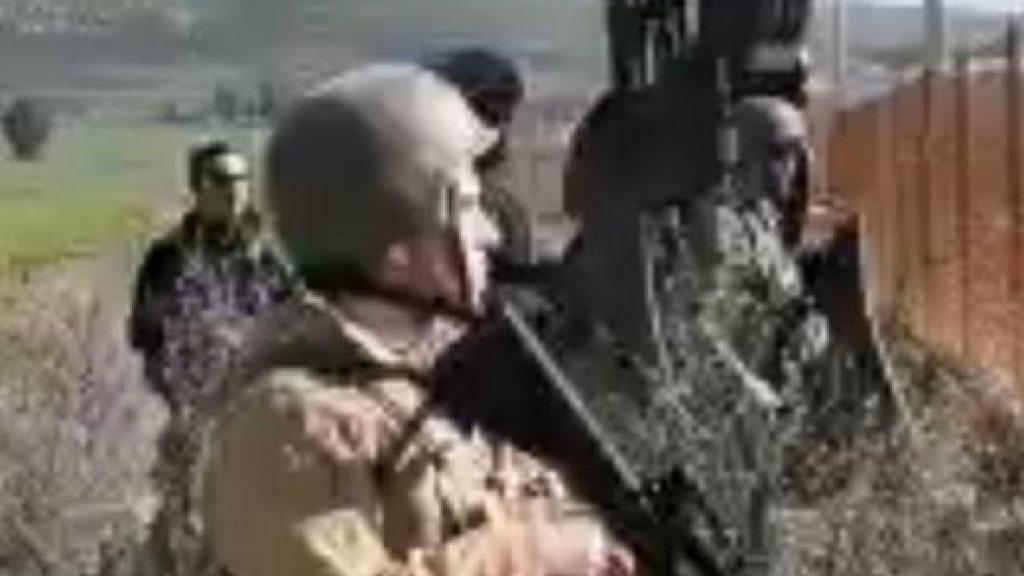 الجيش اللبناني‬⁩ يوقف عمل الجرافة الإسرائيلية بالقوة في المطلة بعدما حاولت خرق الخط الأزرق من جديد