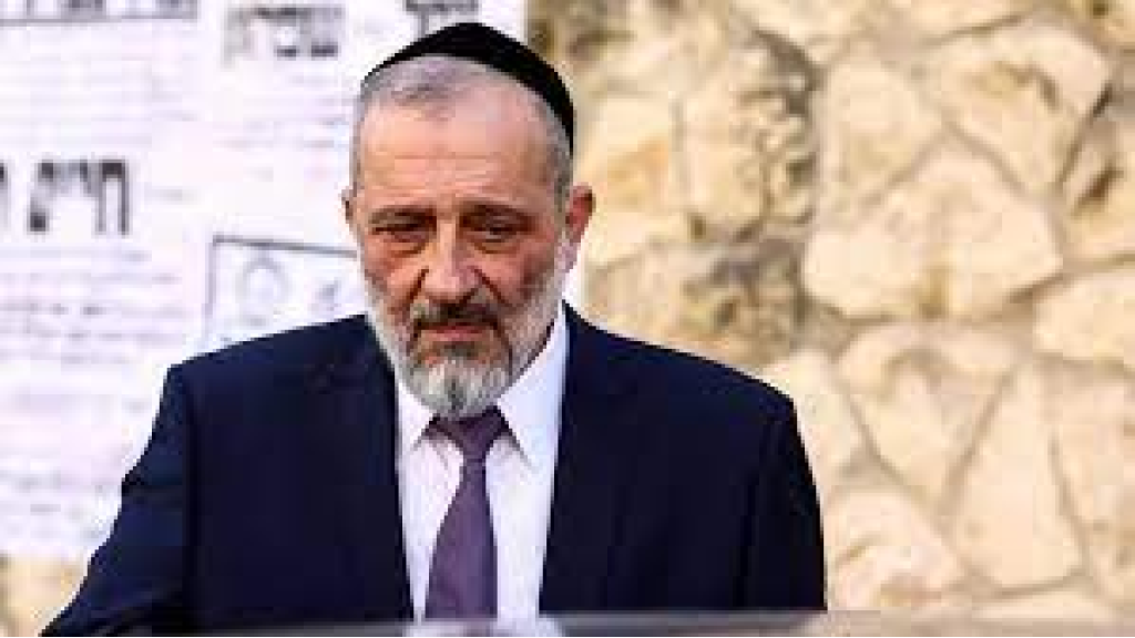 اقالة وزير الداخلية الاسرائيلي المتشدد أرييه درعي اثر ادانته من المحكمة العليا بالتهرب الضريبي