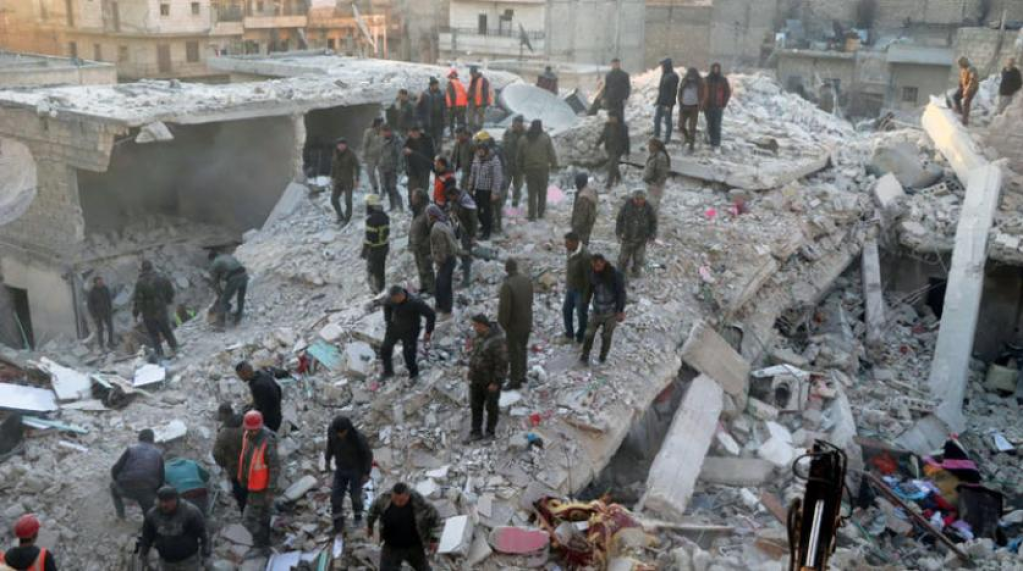 مقتل 16 شخصاً على الأقل بانهيار مبنى في حلب
