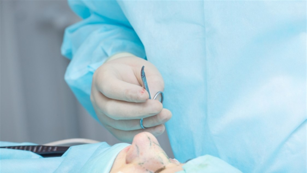 نهاية مؤلمة...دفعت حياتها ثمنا لعملية جراحة تجميل أنف !