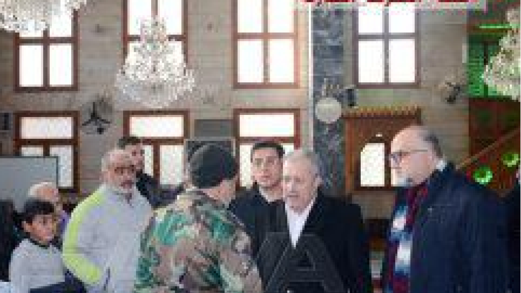 رئيس مجلس الوزراء السوري يتفقد الأعمال المستمرة لرفع الأنقاض باللاذقية