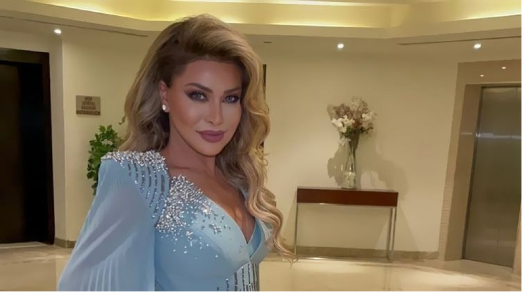 كعادتها.. اطلالة ملوكية وأنيقة للنجمة الذهبية نوال الزغبي من الطائرة.. أين تتجه؟ 