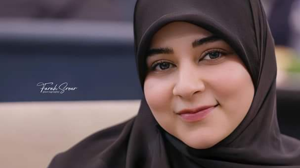 طفلة بالرداء الأخضر.. وضحايا الزلزال الذي لا أسماء فيه!