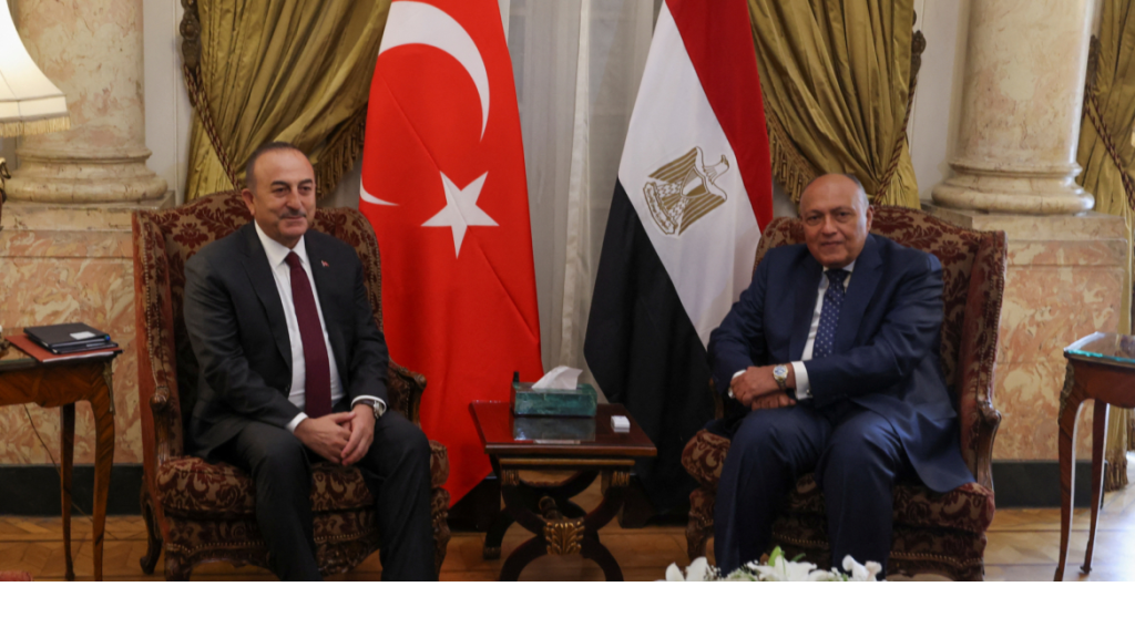 وزير الخارجية التركي في مصر لأول مرة منذ سنوات.. تشاووش أوغلو يلتقي سامح شكري ومحادثات مرتقبة بين الطرفين