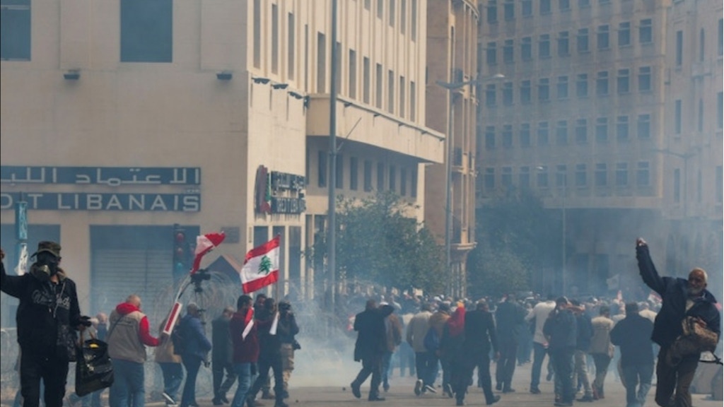 مواجهات في الشارع وخيبة في المجلس وتشريع مؤجل