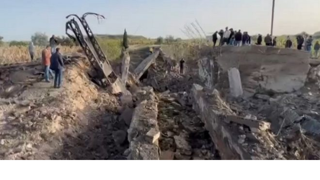 بالصور.. أضرار العدوان الاسرائيلي في محيط مخيم الرشيدية