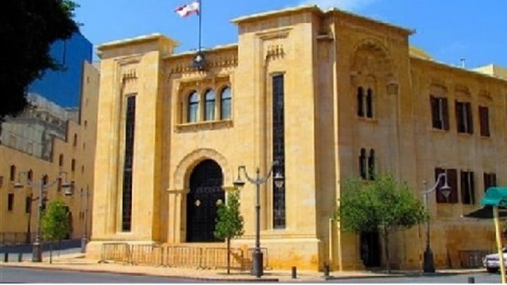 سجال حادّ بين ميقاتي وأحد النواب خلال الجلسة التشريعية