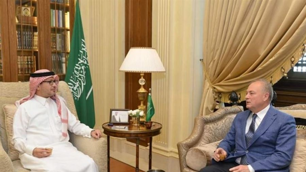 السفير السعودي في لبنان يستعرض مع نظيره الروسي آخر مستجدات الأوضاع الإقليمية والدولية