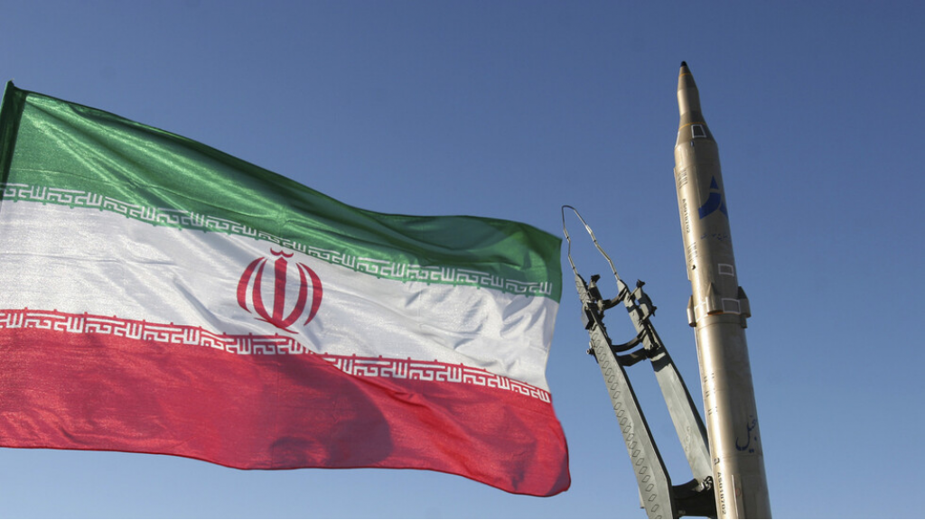 إيران.. وزارة الدفاع تكشف عن خصائص الصاروخ الجديد