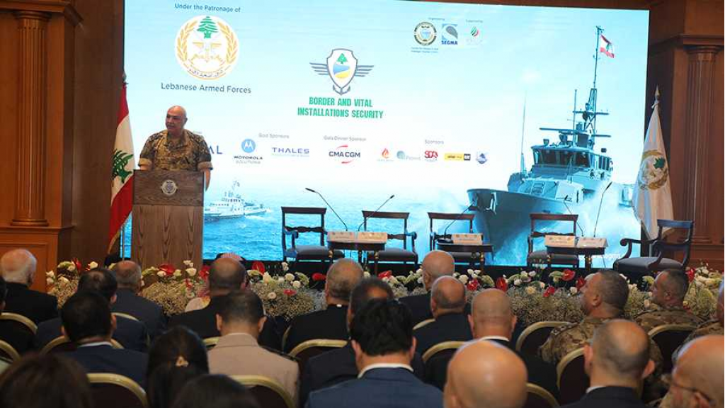 العماد عون: الجيش هو الجهة الوحيدة المكلّفة مراقبة المياه البحرية وحمايتها
